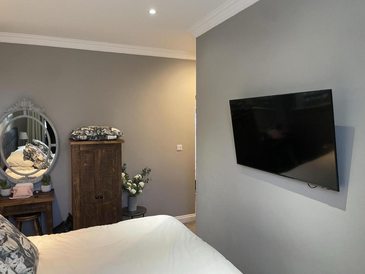 Stunning 2-Bed-2Bath Apt In Whitby With Parking Exterior photo